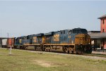 CSX 5233 leads train Q406 northbound